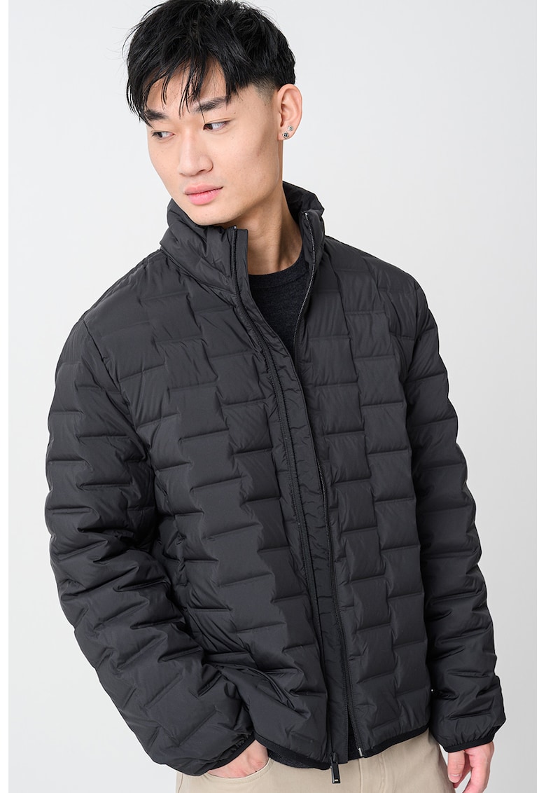 Geaca matlasata cu finisaj rezistent la apa