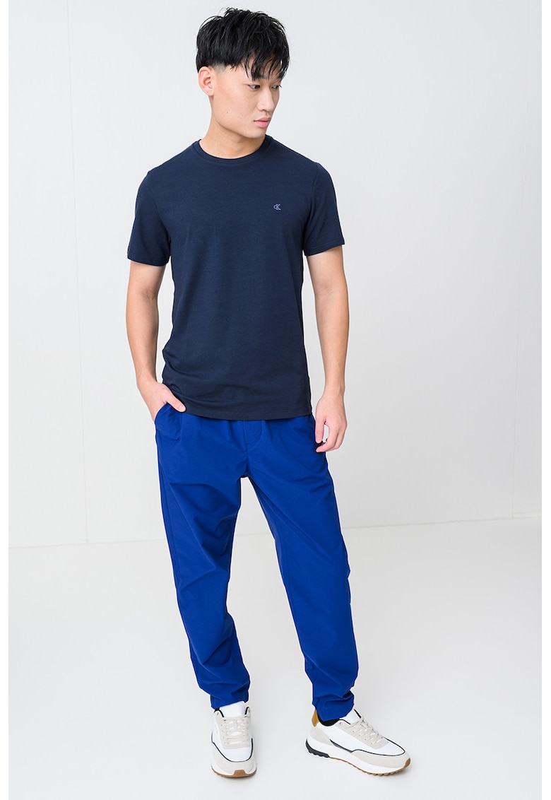 Tricou uni cu decolteu la baza gatului