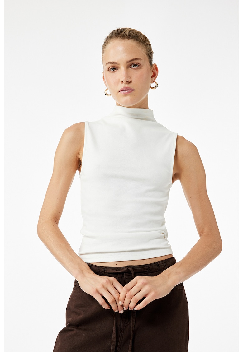 Top crop cu guler inalt