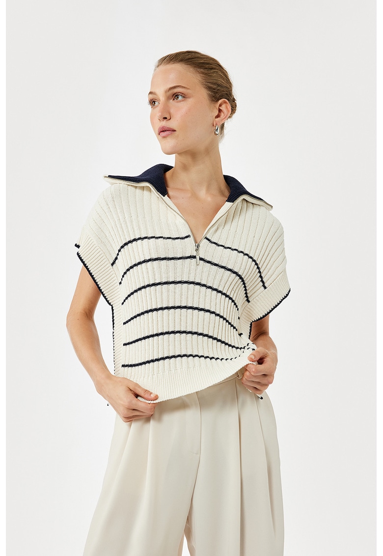 Vesta tricotata cu dungi