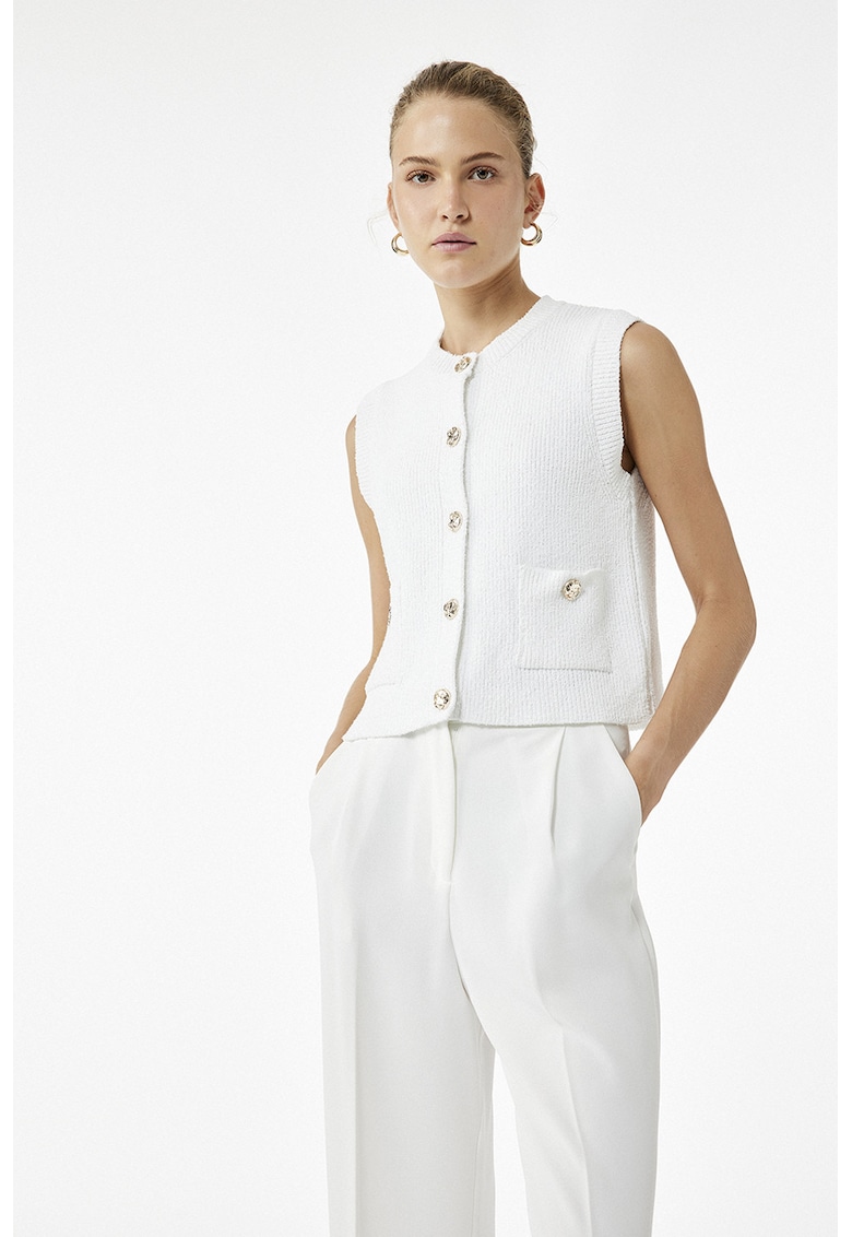 Vesta cu decolteu la baza gatului si nasturi