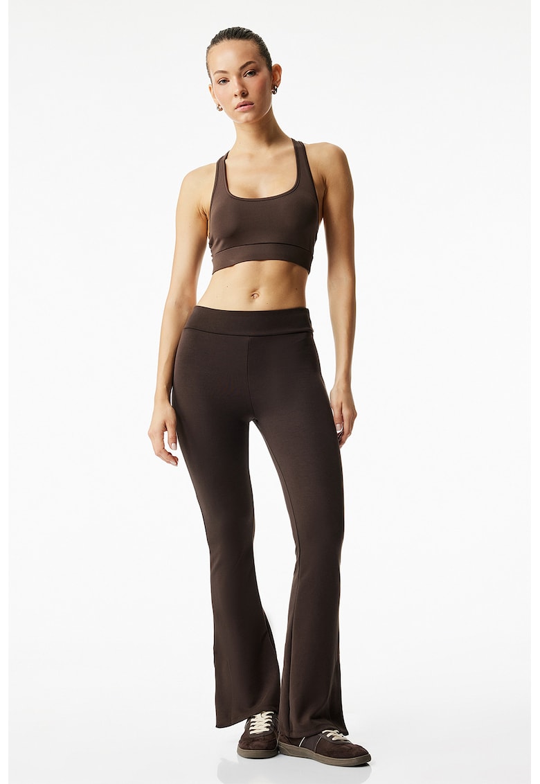 Pantaloni evazati cu talie inalta