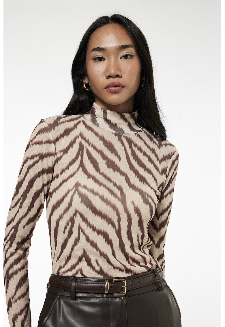 Bluza cu guler scurt si animal print