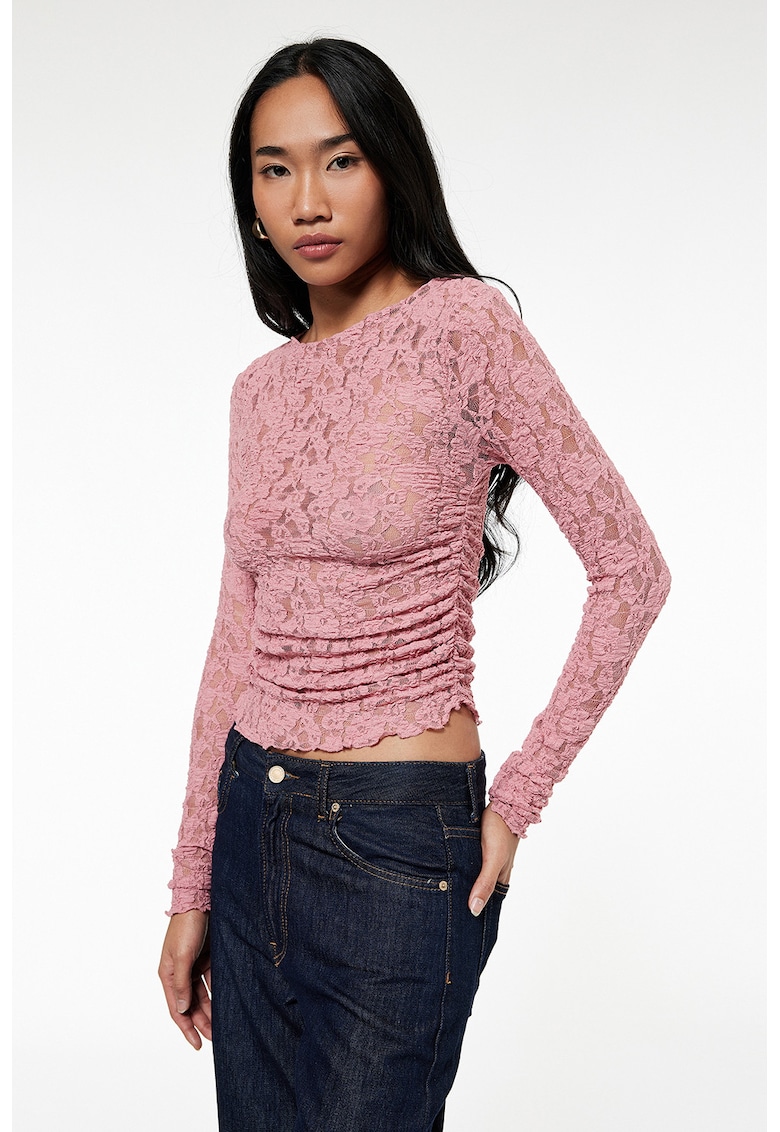 Bluza de dantela cu decolteu barcuta