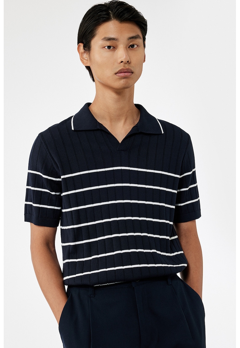 Tricou cu model cu dungi si decolteu in V Tricou cu model cu dungi si decolteu in V