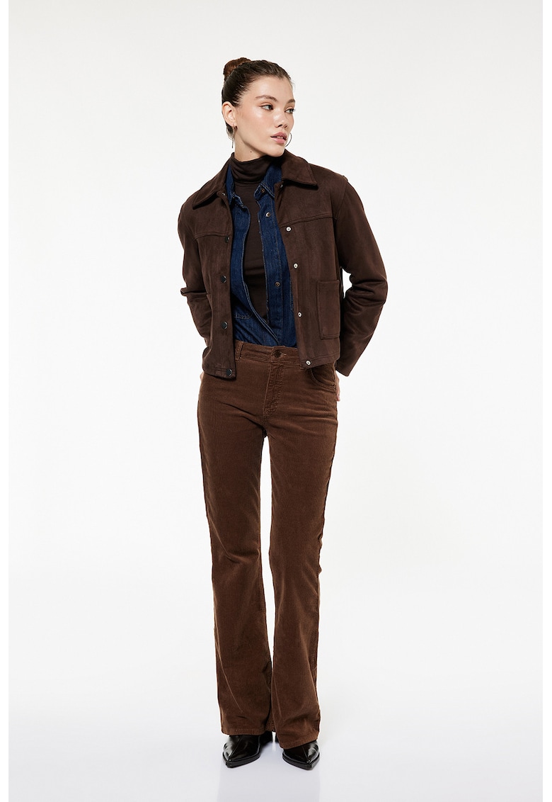 Pantaloni evazati cu talie medie