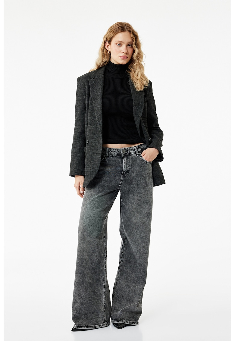 Blugi cu aspect decolorat si croiala ampla Blugi cu aspect decolorat si croiala ampla