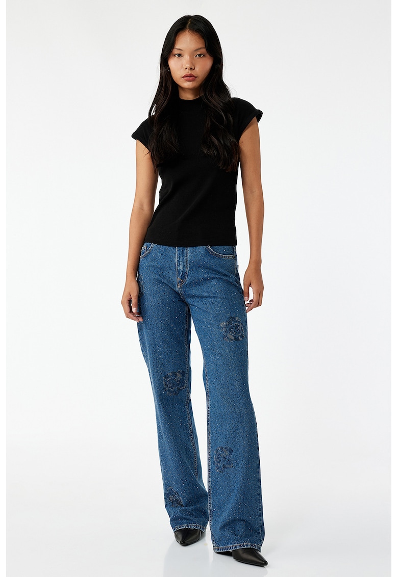 Blugi cu aplicatii din strasuri si croiala ampla