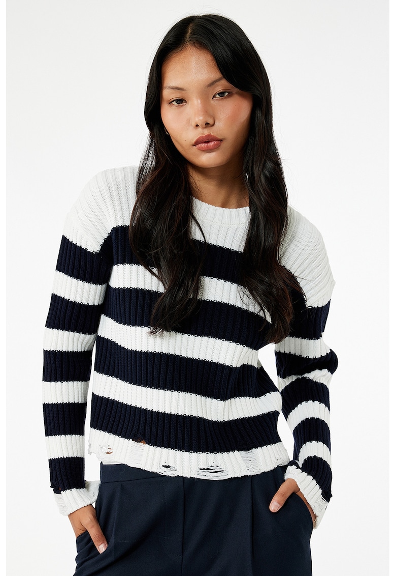 Pulover tricotat cu dungi