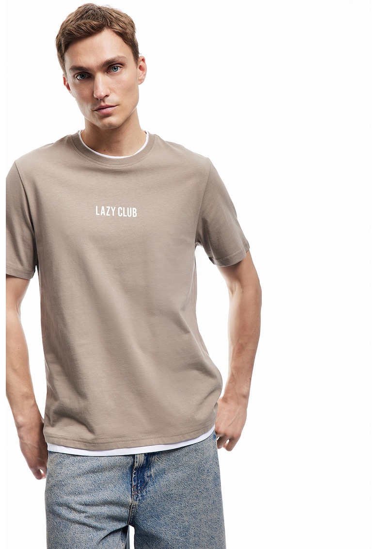 Tricou din bumbac cu design text si decolteu la baza gatului Tricou din bumbac cu design text si decolteu la baza gatului