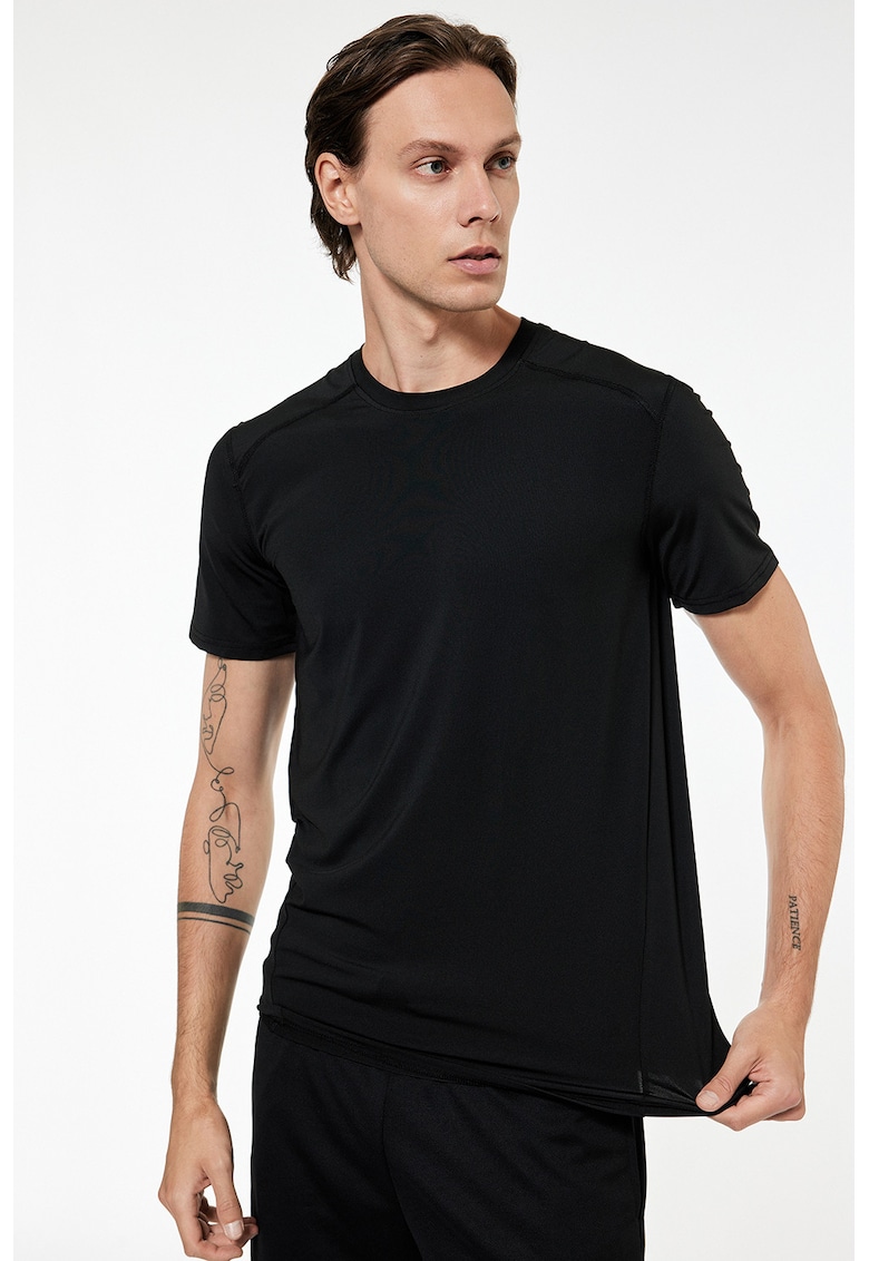 Tricou uni cu decolteu la baza gatului - Negru