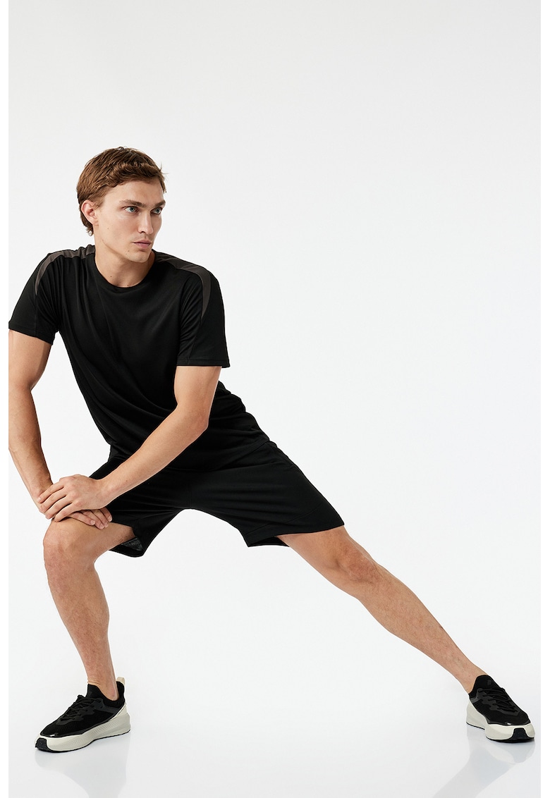 Pantaloni scurti cu talie elastica si buzunare cu fermoar