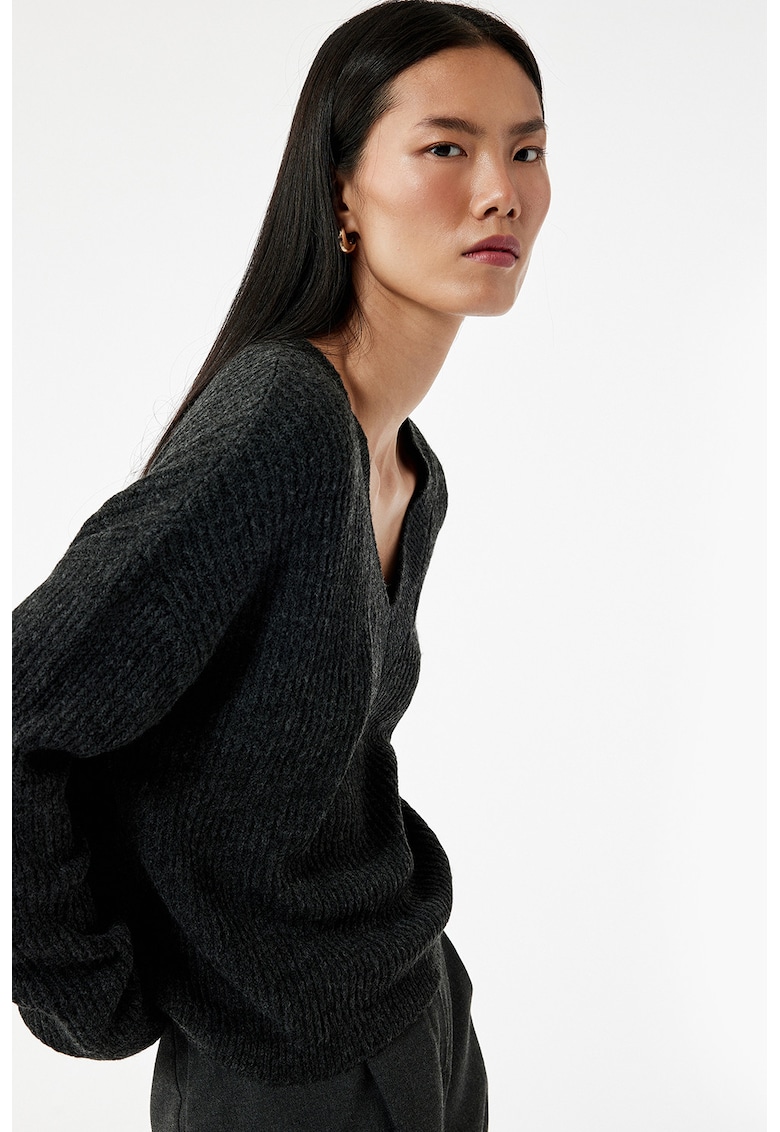 Pulover lejer cu decolteu in V