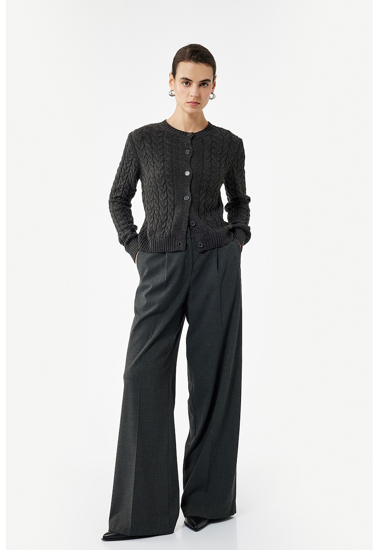 Cardigan tricotat cu nasturi