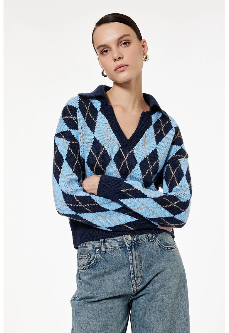 Pulover cu model si decolteu in V