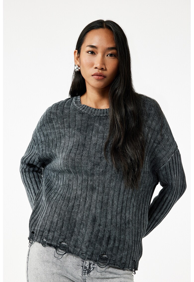 Pulover lejer cu decolteu la baza gatului - Gri inchis