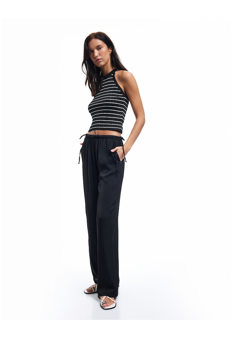 Pantaloni relaxed fit cu buzunare laterale