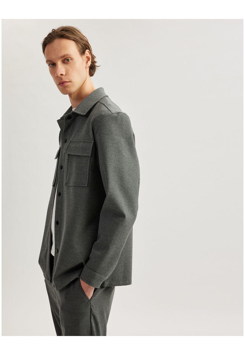 Jacheta-camasa cu buzunare pe piept si capse