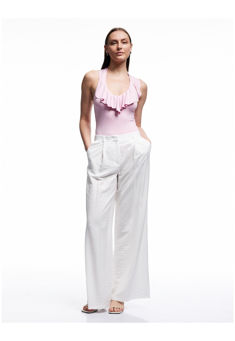 Body cu decolteu in V si volane