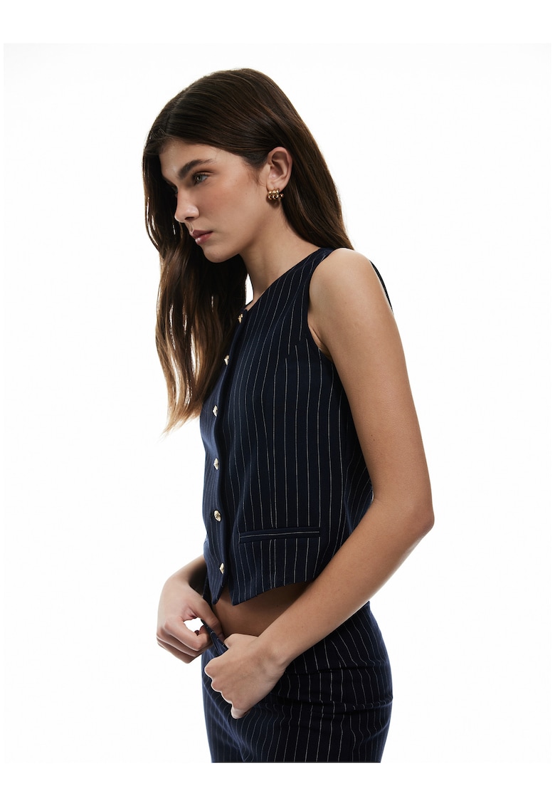 Vesta cu decolteu la baza gatului si dungi