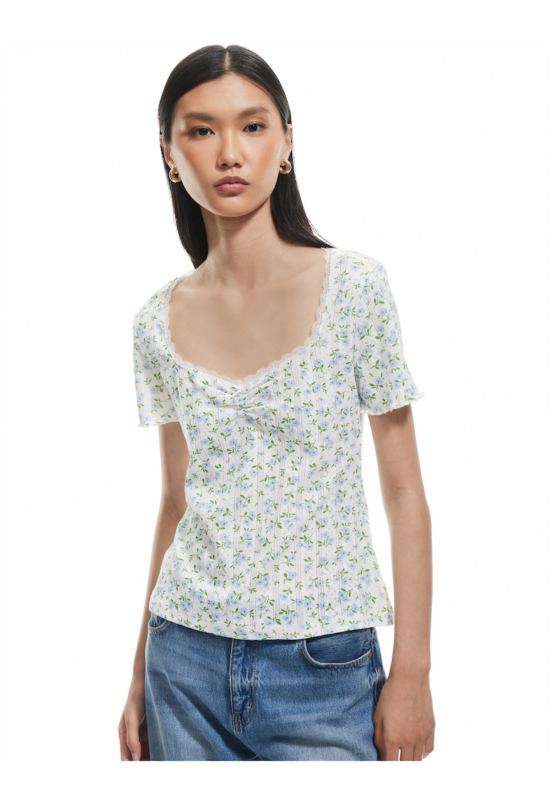 Tricou cu model floral si decolteu drapat