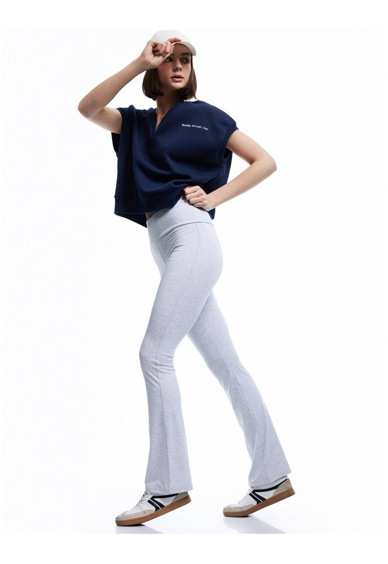 Pantaloni evazati cu talie inalta