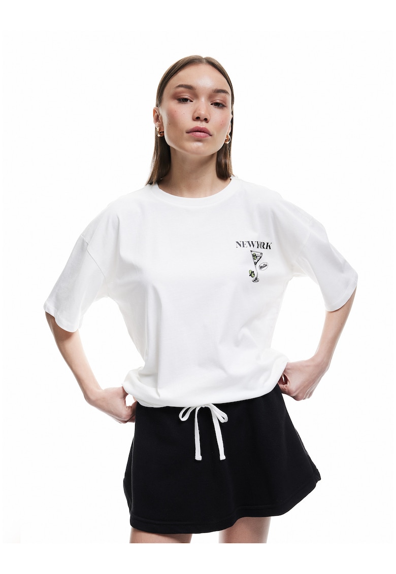 Tricou supradimensionat cu imprimeu pe spate