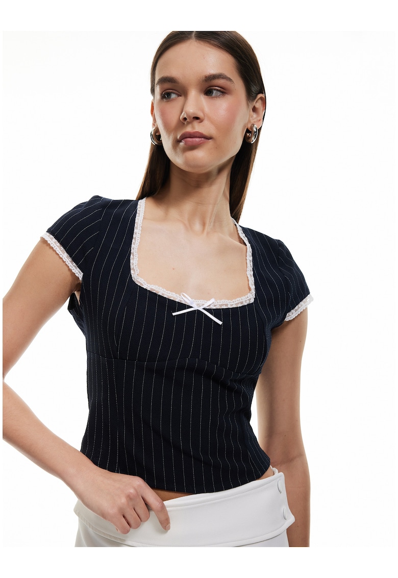 Top striat cu decolteu patrat
