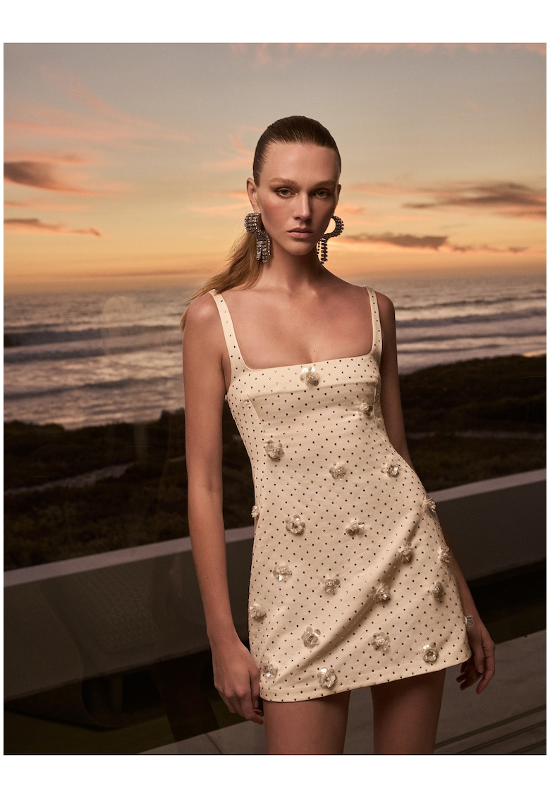 Rochie cambrata cu buline