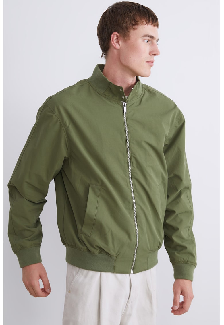 Jacheta cu guler mediu