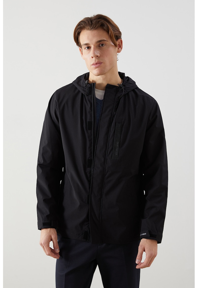 Jacheta cu gluga si buzunar pe piept