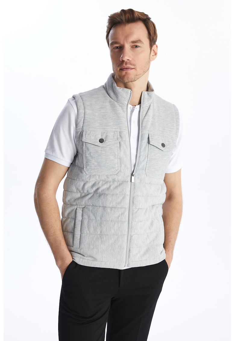 Vesta cu fermoar si buzunare exterioare