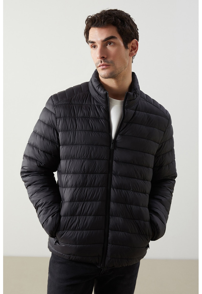 Jacheta matlasata cu guler scurt