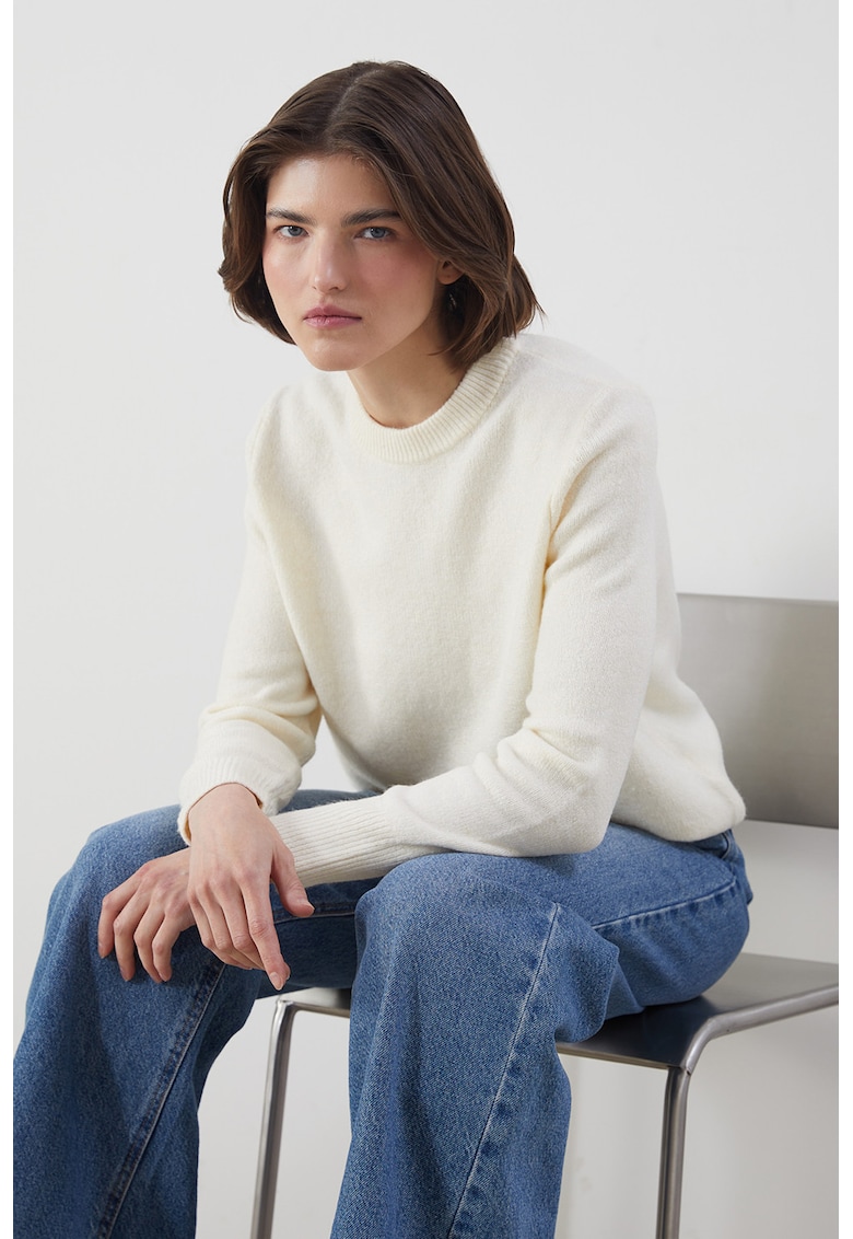 Pulover tricotat fin cu decolteu la baza gatului - Galben pal