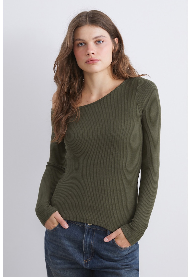 Bluza striata cu decolteu pe un umar