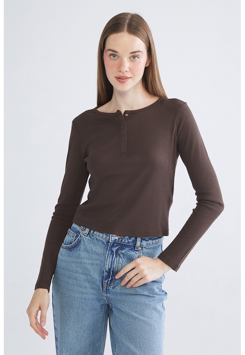 Bluza slim fit cu decolteu henley - Maro