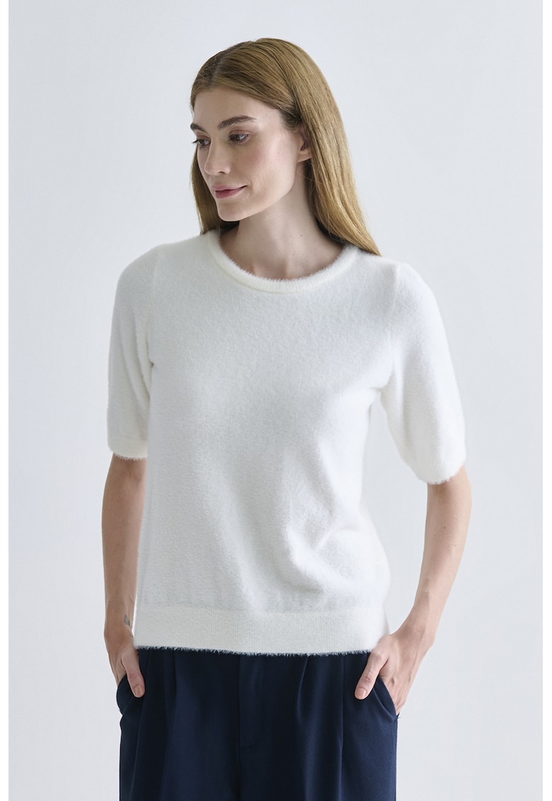 Pulover pufos cu maneci scurte