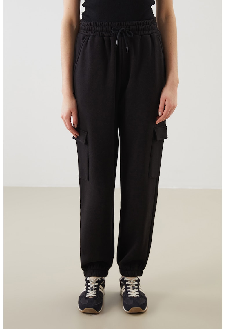 Joggeri cargo cu snur si talie inalta