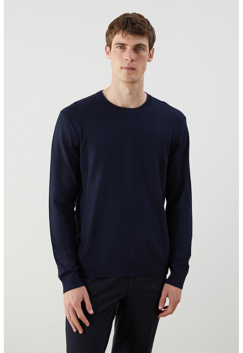 Pulover tricotat fin cu model uni