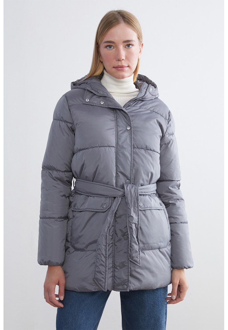 Geaca cu un cordon in talie