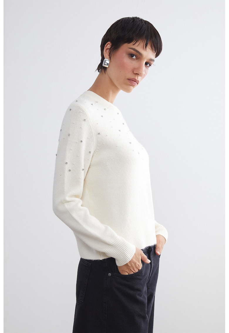 Pulover cu decolteu la baza gatului si aplicatii - Alb murdar