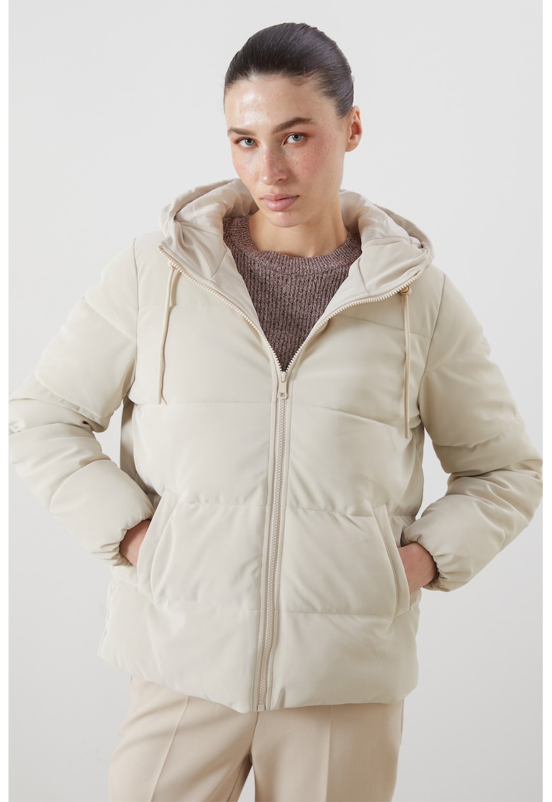 Geaca matlasata cu gluga