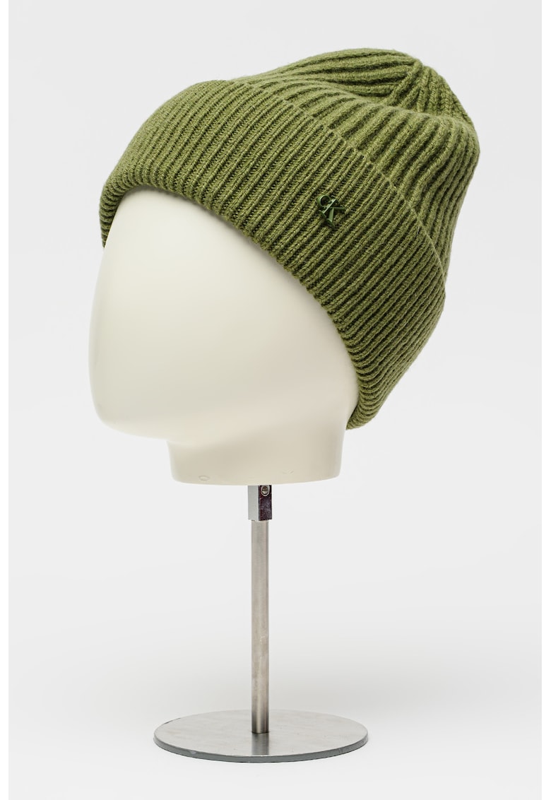 Caciula tricotata din amestec de lana cu logo metalic