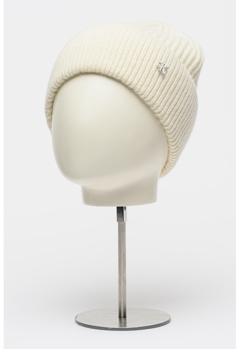 Caciula tricotata din amestec de lana cu logo metalic