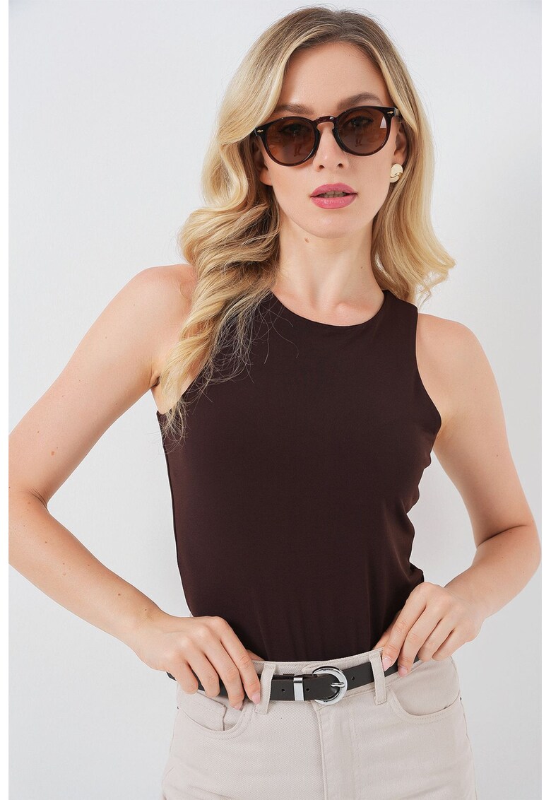 Body fara maneci - guler rotund - inchidere cu capse - maro-scortisor - jerseu