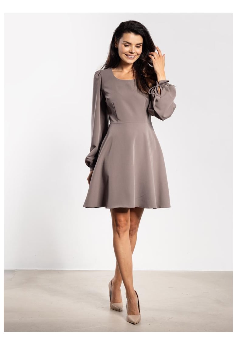 Rochie mini evazata cu mansete cu prindere