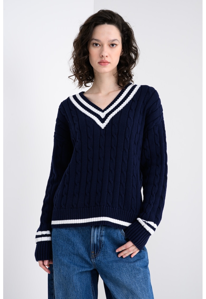 Pulover cu model torsade si decolteu in V