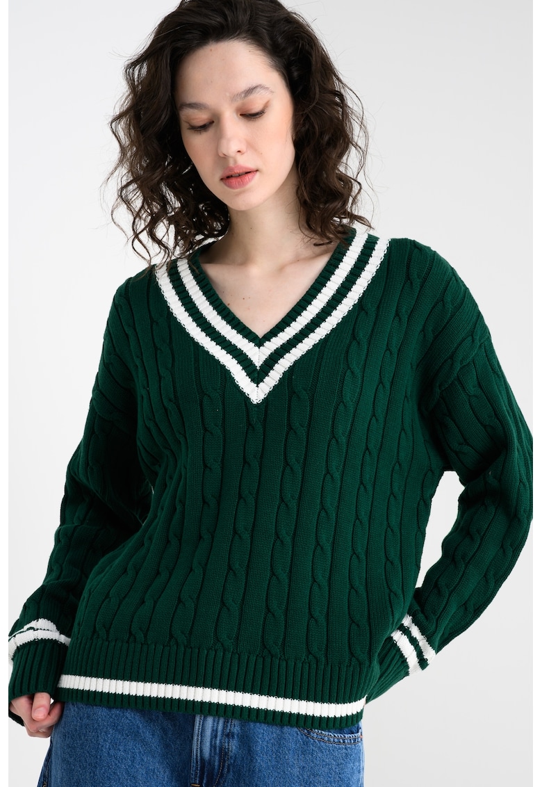 Pulover cu model torsade si decolteu in V