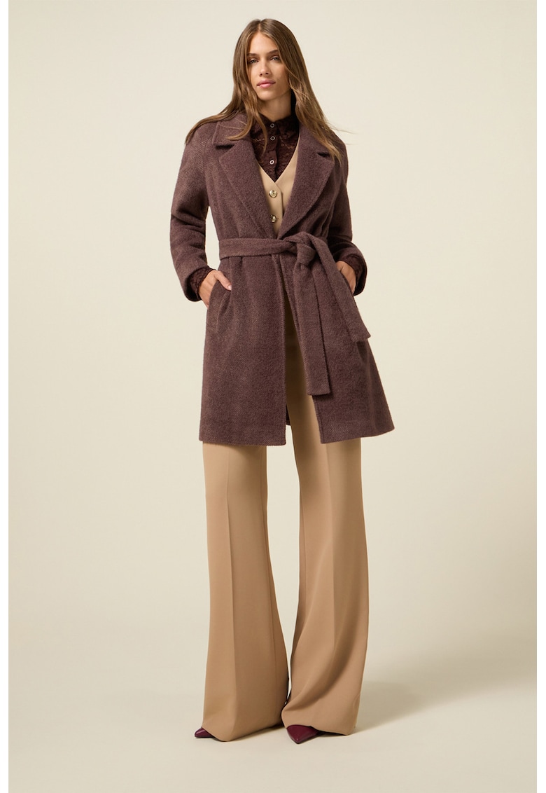 Palton cu revere decupate si cordon in talie