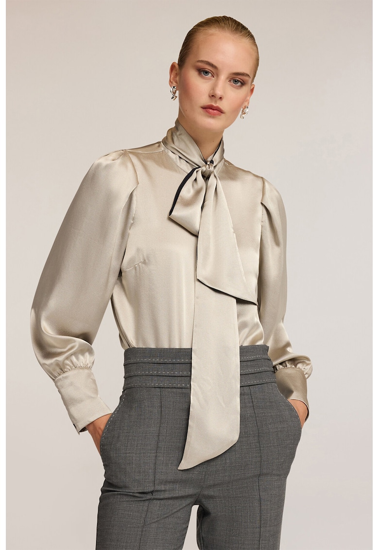 Body din datin cu guler din funda de panglici